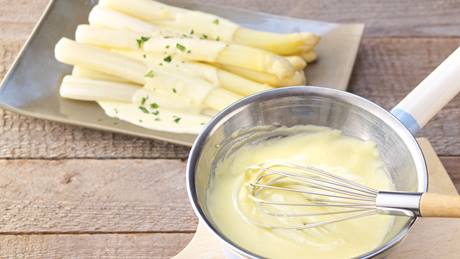 Spargel mit Sauce hollandaise