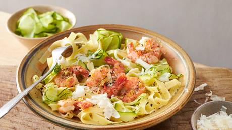 Zucchini-Zitronen-Pasta mit Garnelen