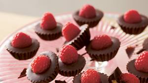 Peanut Butter Cups – Eiskonfekt mit Himbeeren