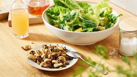 Honig-Salz-Kerne (Salat-Topping)