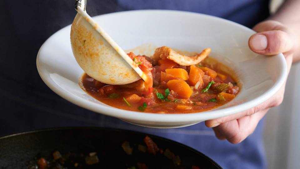 Cacciucco alla Livornese (Traditioneller Fischeintopf)