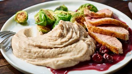 Maronenpüree mit gebratenem Rosenkohl