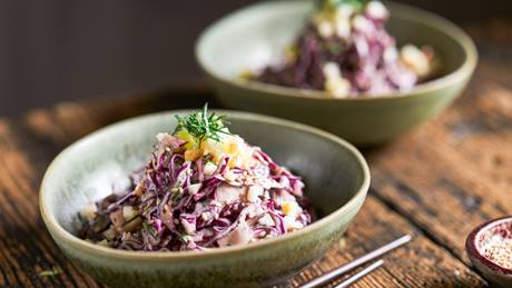 Rotkohlsalat mit Miso-Tahin-Dressing