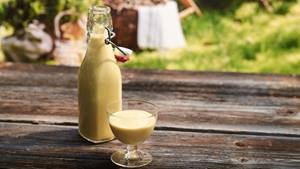 Veganer „Eierlikör“