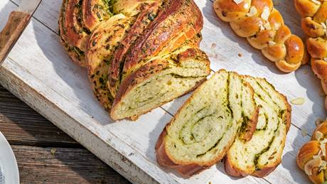 Bärlauch-Käse-Zopf