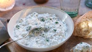 Blitzschneller Gurke-Feta-Dip