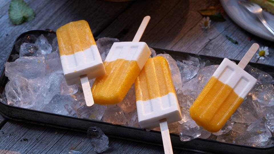 Mango-Kokos-Eis am Stiel