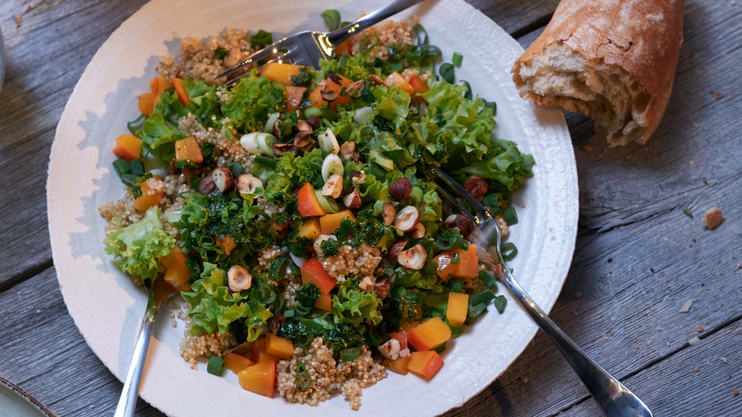 Sommerlicher Blattsalat mit Aprikosen und Quinoa Rezept selbst machen ...