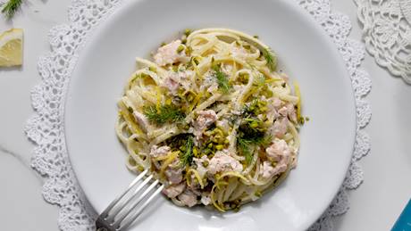Linguine mit Lachs, Zitrone, Ricotta und Pistazien