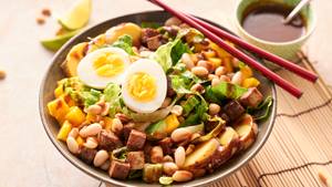 Gado-Gado – bunter Salat mit Erdnusssauce aus Indonesien