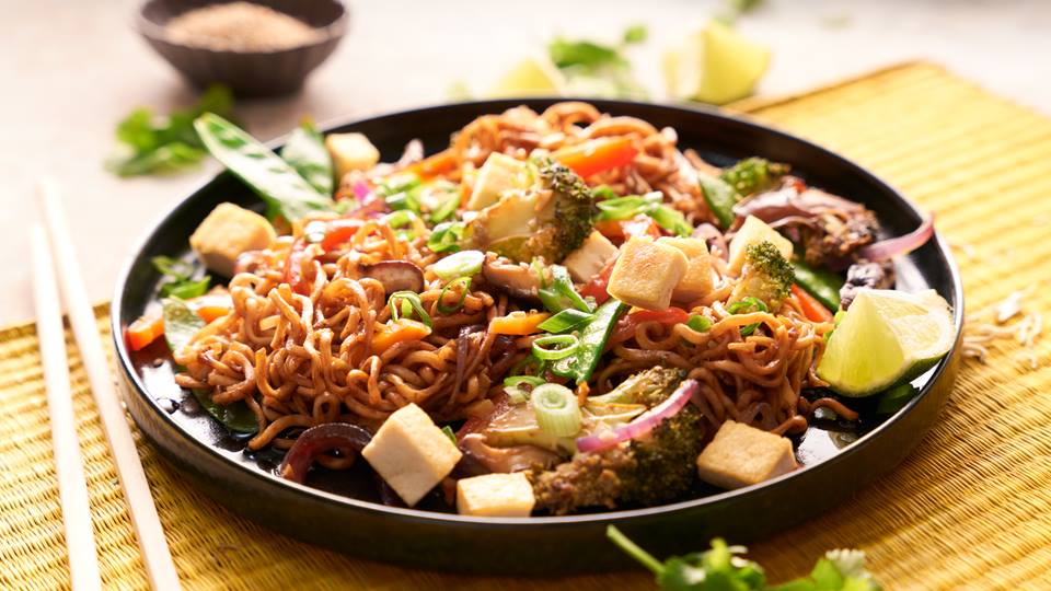 Chinesische gebratene Nudeln