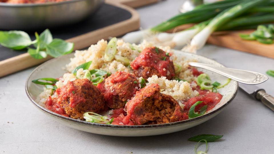 Vegetarische Hackbällchen in Tomatensauce