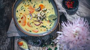 Scharfe Suppe mit Mungobohnensprossen