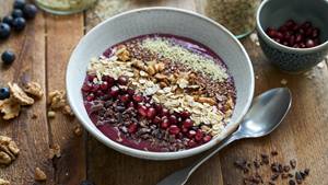 Heidelbeer-Bananen-Smoothie-Bowl