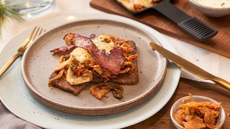 Raclette-Pfännchen Kimchi mit Bergkäse und Bacon
