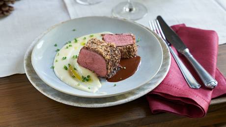 Damhirschrückenfilet mit Sellerie-Kartoffel-Püree