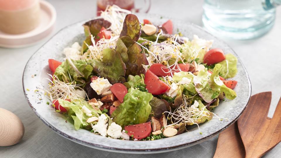 Frühlingssalat mit gepickelten Radieschen