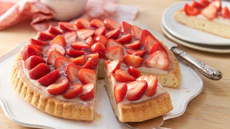 Erdbeerkuchen mit Biskuitboden