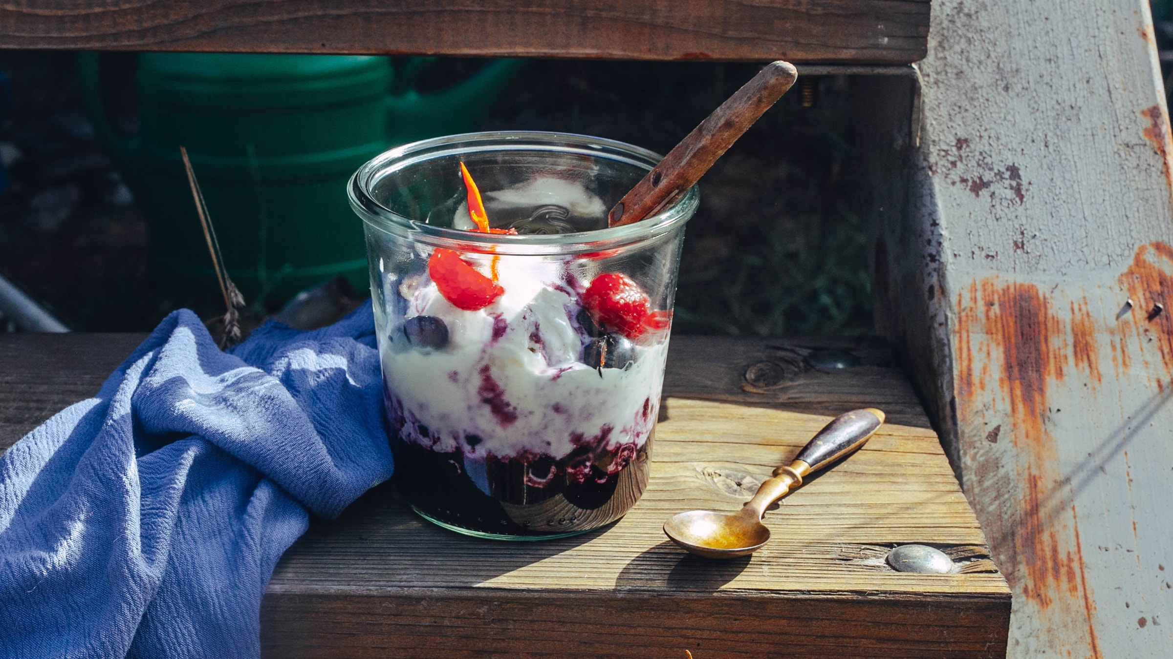 Gewürz-Beerenkompott mit Vanilleeis Rezept selbst machen | Alnatura