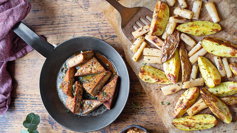 Kartoffel-Pastinaken-Gemüse vom Blech mit Tofu