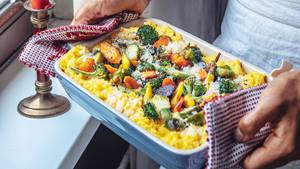 Ofenpolenta mit Parmesan und Gemüse-Topping
