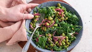 Frühlingsfrische Edamame-Erbsen-Bowl