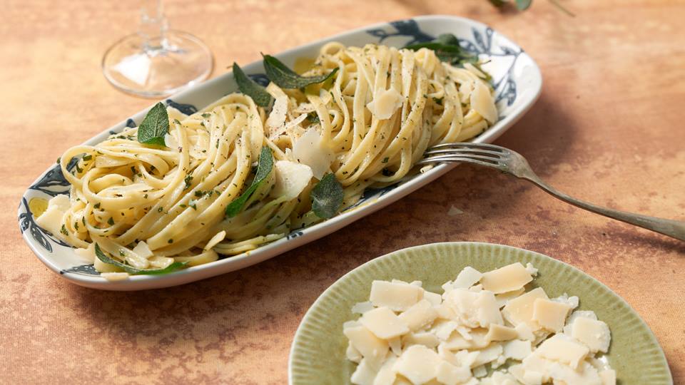 Fettuccine mit Butter und Salbei
