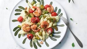 Pasta mit grünem Spargel und Garnelen