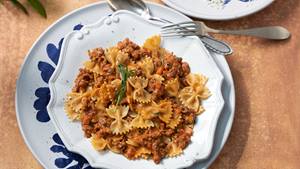 Vollkorn-Farfalle mit Ragù