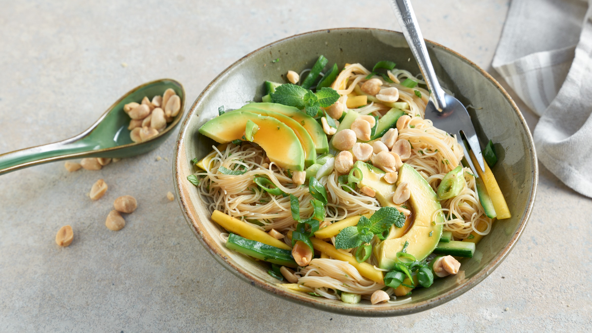 Fruchtiger Reisnudelsalat Rezept selbst machen | Alnatura