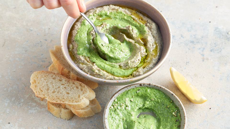 Grüne-Linsen-Hummus mit Hanf-Pesto