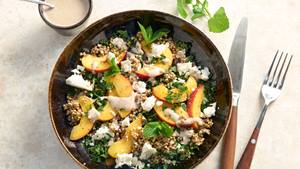 Buchweizensalat mit Nektarine und Feta