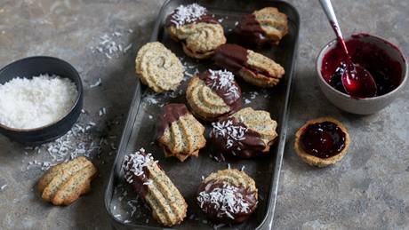 Mohn-Spritzgebäck mit Fruchtfüllung