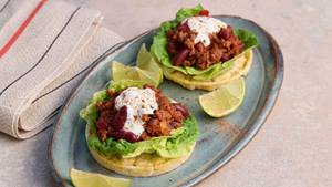 Belegte Maiswaffeln im Mexican Taco Style