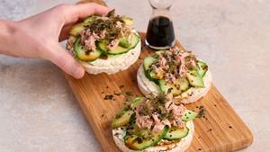 Belegte Reiswaffeln Sushi-Art
