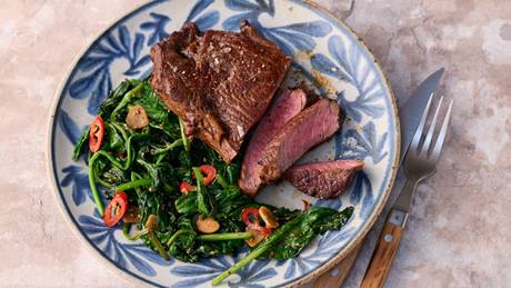 Steak mit Chili-Sesam-Spinat