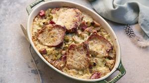 Überbackene Steaks auf Rhabarber-Bulgur