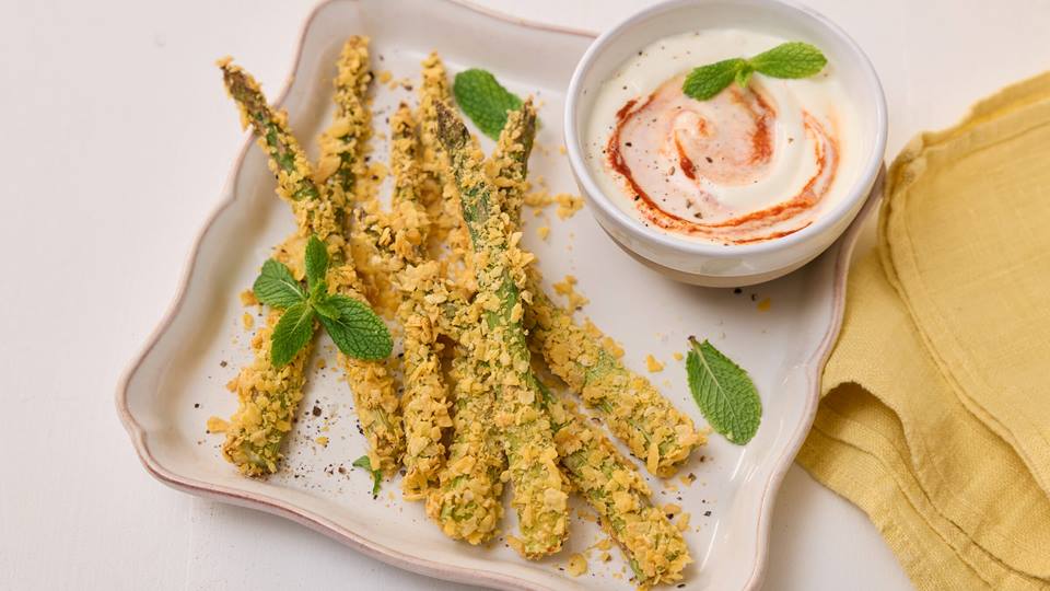 Knusper-Spargel mit Harissa-Joghurt