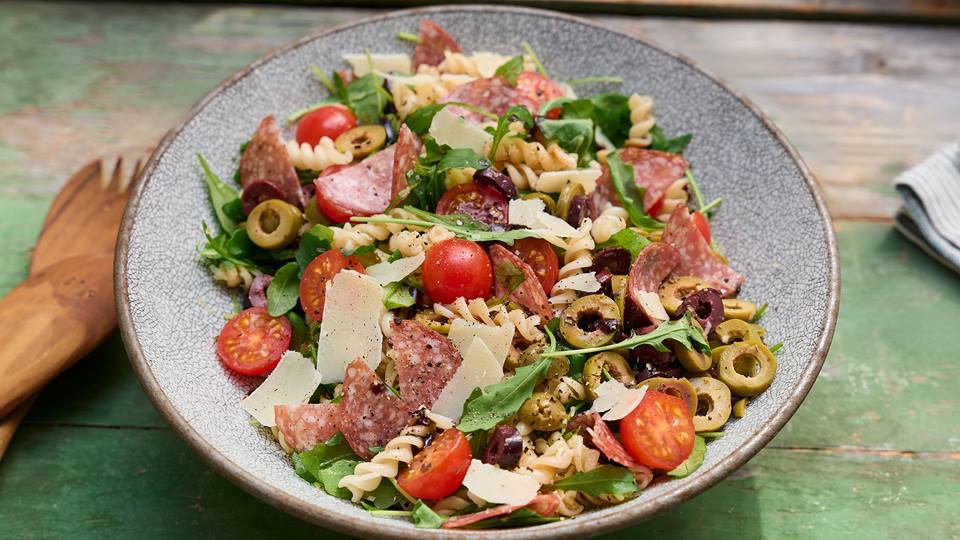 Antipasti-Nudelsalat mit Landsalami