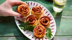 Salami-Blätterteig-Rosen