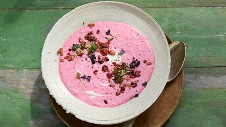 Radieschensuppe mit Speckwürfeln