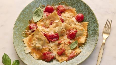 Frische Pasta gefüllt mit geräucherter Aubergine