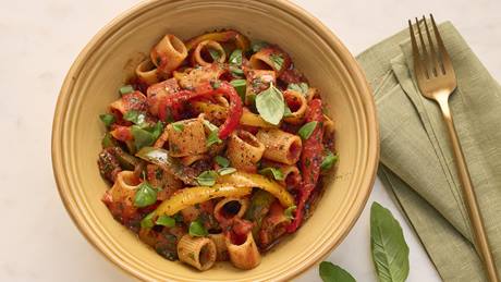 Rigatoni peperonata