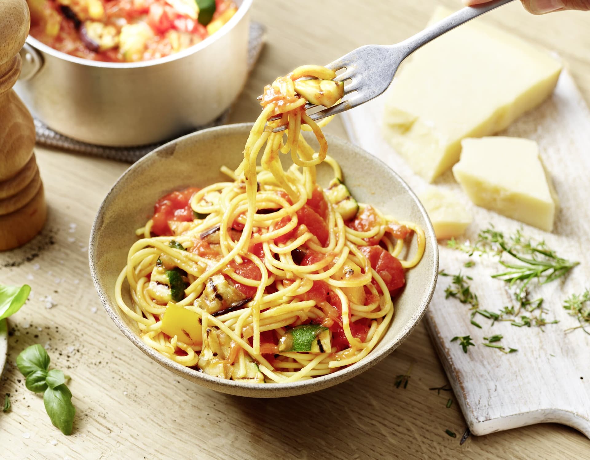 Klassische Tomatensauce mit Grillgemüse