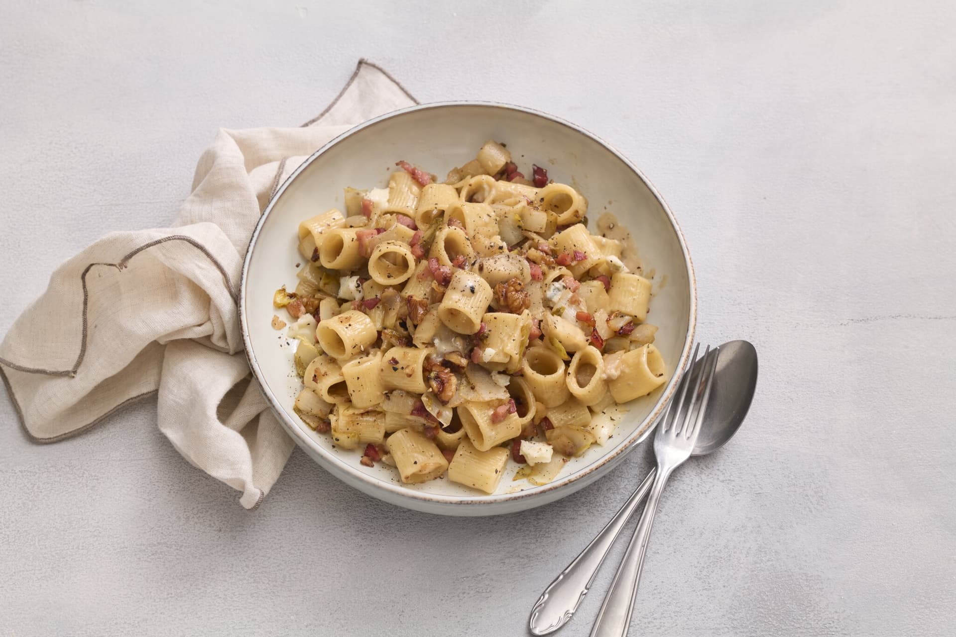 Pasta mit Chicorée in Gorgonzolasauce