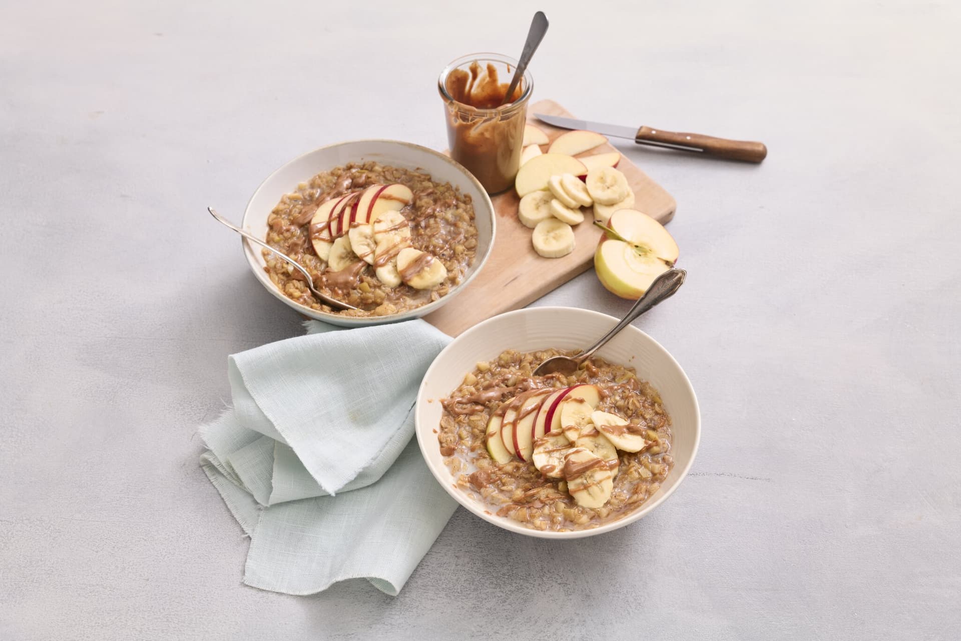 Winterliches Porridge mit Apfel, Banane und Zimt
