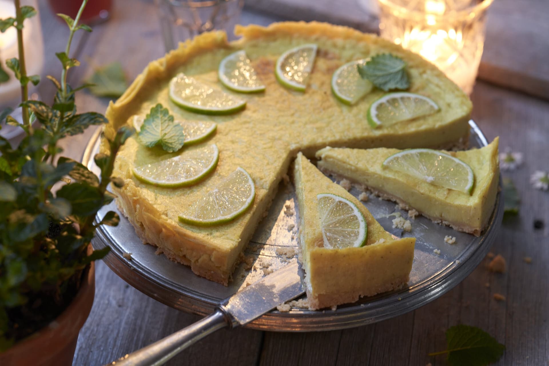 Limettenkuchen mit Keksboden