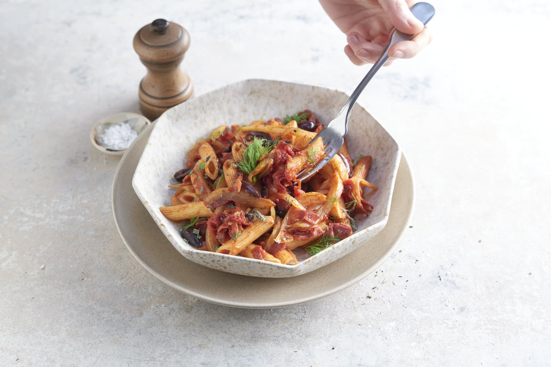 Fenchel-Tomaten-Pasta mit Coppa und Oliven