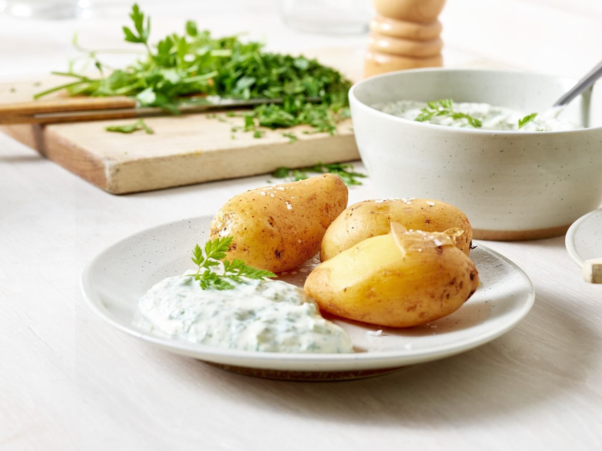 Pellkartoffeln mit veganer Kräutercreme