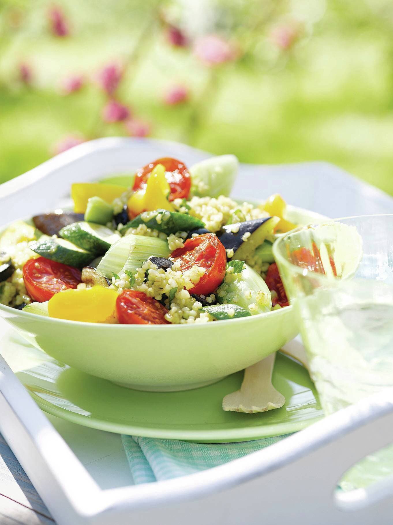 Bulgur-Salat mit Ofengemüse